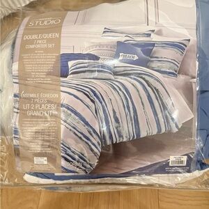 Blue and White 7 piece Double/Queen Comforter Set